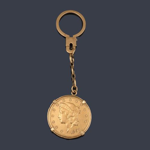 Llavero en oro amarillo de 18 K con moneda de 20 dólares americanos en oro de 22 K.
