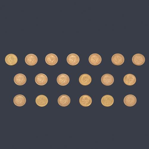 19 Monedas de dos pesos y medio mexicanos en oro amarillo de 22 K.
