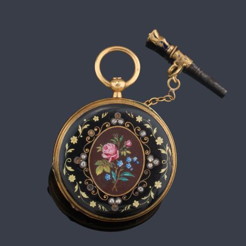 Reloj saboneta de colgar con caja en oro amarillo de 18 K en esmalte y diamantes.