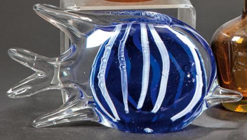 Pez de cristal de Murano azul y transparente.