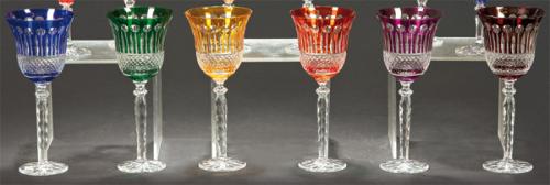 Juego de seis copas de cristal de Bohemia esmaltado en diversos colores.