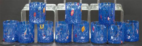 Juego de doce vasos de cristal con decoración de manchas azules y "molti fiori" con etiqueta "Glass Made According to the Techniques of Murano Made in Italy".