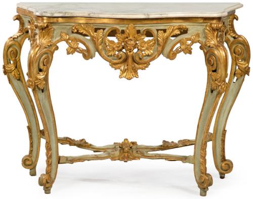 Consola estilo rococó en madera tallada, calada, pintada en verde y parcialmente dorada, con tapa de mármol blanco.