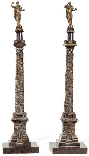 Pareja de columnas de Trajano, tipo Grand Tour en bronce patinado, S. XX