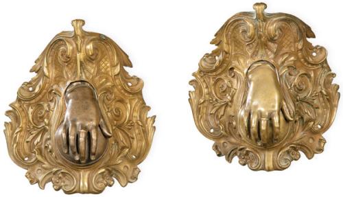 Pareja de embellecedores para troneras de la mesa de billar en bronce dorado, época Napoleón III, Francia h. 1860-70.
