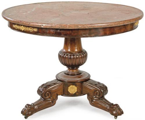 Mesa de centro Imperio en madera de caoba y palma de caoba, con tapa de mármol rojo y aplicaciones de bronce dorado. 