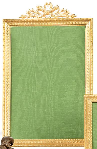 Portarretratos de mesa de estilo Luís XVI de bronce dorado, Francia S. XIX.