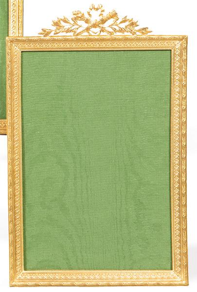 Portarretratos de mesa estilo Luís XVI de bronce dorado, Francia S. XIX.