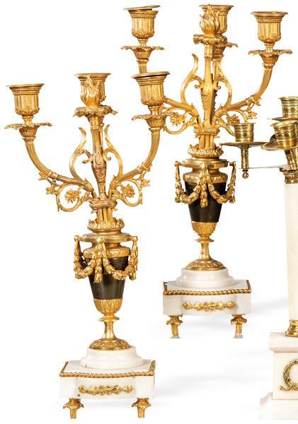  Pareja de candelabros bronce y mármol blanco, estilo Luís XVI, Francia S. XIX.