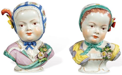 Pareja de bustos de niños “Kinderbusts” en porcelana de Viena.