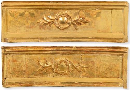  Pareja de fragmentos de retablo ligeramente cóncavos de madera tallada y dorada, España S. XVIII.