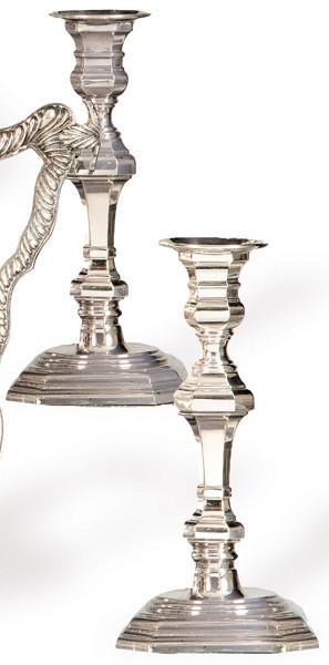 Pareja de candeleros de plata española punzonada 1ª Ley de Durán.