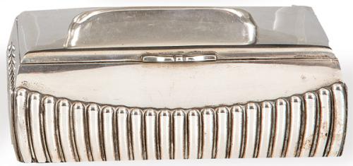 Caja tabaquera con alma de madera y plata española punzonada 1ª Ley con marca comercial de Bagues.