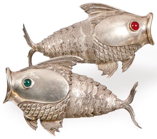 Dos saleros en forma de pez articulado de plata española punzonaa Ley 925.