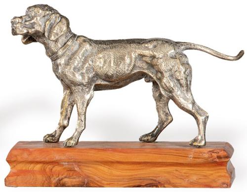 "Sabueso" de plata española punzonada con marca del orfebre Campoamor