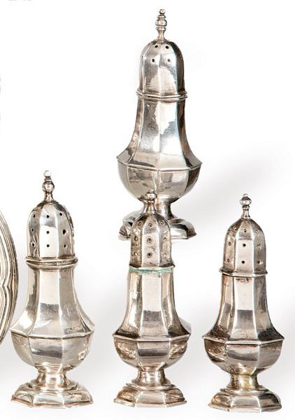 Juego de cuatro azucareros de plata española punzonada 1ª Ley de López