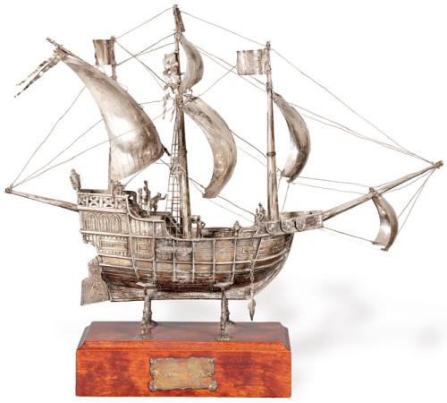 "La Santa María" en plata española no punzonada.