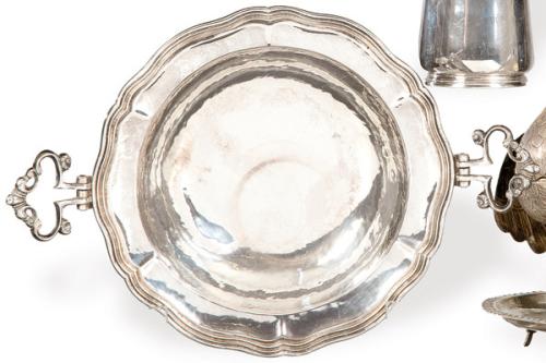 Brasero de plata punzonada (ilegible)  siguiendo modelos del siglo XVII.