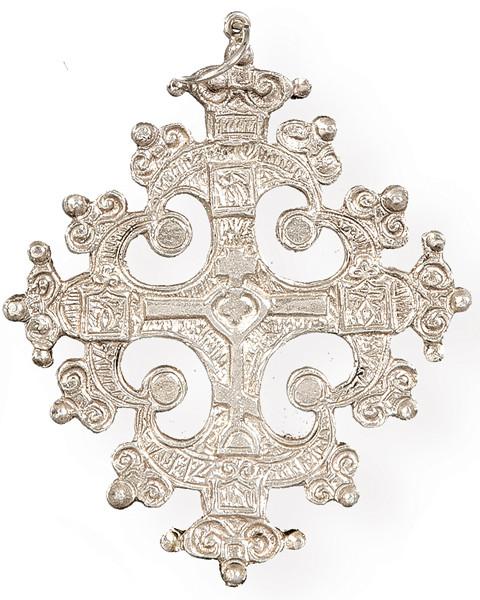 Medalla de plata española del orfebre Campoamor con cruz griega.