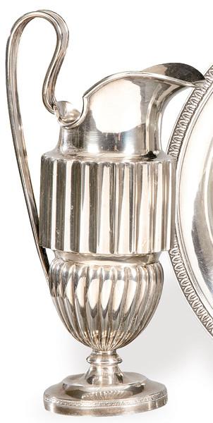 Jarra de plata española punzonada de Juan Sellán Madrid Villa y Corte 1851