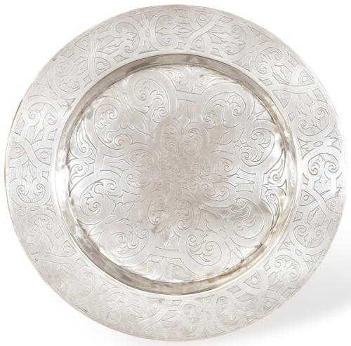 Plato de plata española punzonada  Alonso García de Sahagún con marca de El vellón del Carmen Colgando del Toisón de Oro, Valladolid 1600-1610.