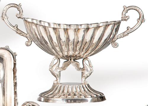 Pequeño centro de mesa de plata española punzonada 1ª Ley de Montejo con marca comercial de J. Pérez Fernández.