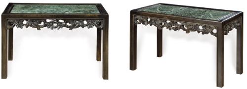 Pareja de consolas de Rafael García siguiendo modelos chinos del S. XIX en madera lacada en negro y tapas de mármol verde.