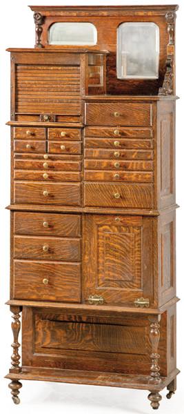 Gabinete Dental nº 53 de American Cabinet Co. - Two Rivers, Wisconsin en madera de roble