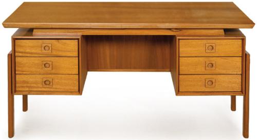 Mesa de escritorio con tapa rectangular de gran grosor y ligeramente sobredimensionado