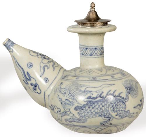 Kendi de porcelana china azul y blanco Dinastía Ming S. XVIII.