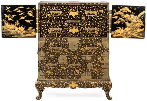Mueble japonés lacado y dorado, Perido Edo, mediados S. XIX.