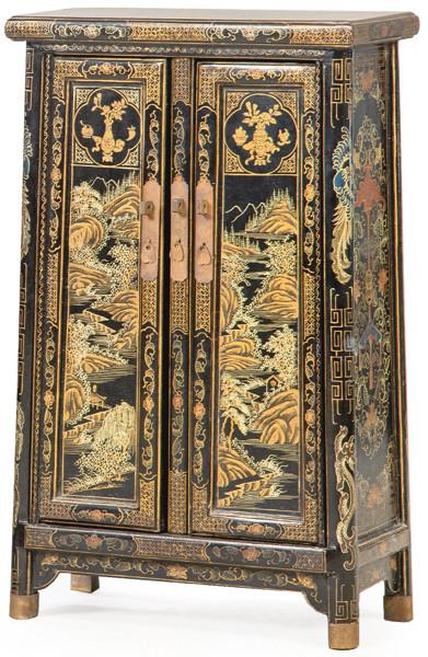 Cabinet de madera lacada, policromada y dorada, China S. XX.