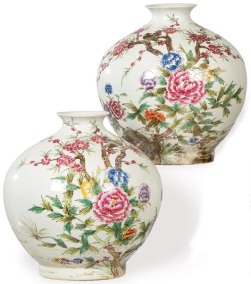  Pareja de jarrones ovoides de porcelana china con esmaltes polícromos primer tercio S. XX.