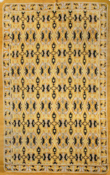 Alfombra española en lana de la Real Fábrica de Tapices, tipo Cuenca, firmada y fechada "Real Fábrica de Tapices Stuyck Madrid 1828".