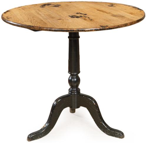 Mesa auxiliar isabelina con tapa circular en madera de roble, sobre pedestal torneado en madera ebonizada. España, segunda mitad S. XIX
