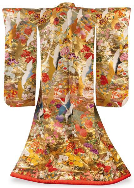  Kimono Furisode en seda y bordado en seda e hilos de oro, posiblemente realizado en Nishi-Jin, Kioto.