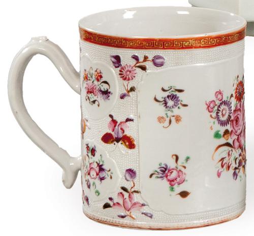Taza de porcelana de Compañía de Indias Familia Rosa, Dinastía Qing epoca de Qianlong (1736-95)