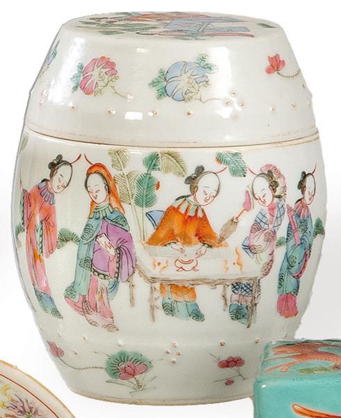  Bote de porcelana china con esmaltes polícromos, Dinastía Qing S. XIX.