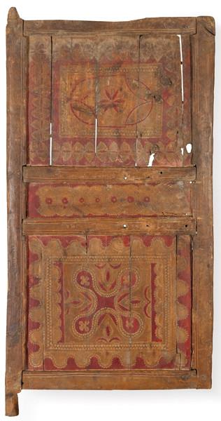 Puerta de armario indio en madera con decoración pintada S. XIX.
