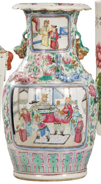  Jarrón de porcelana china con esmaltes polícromos, Dinastía Qing S. XIX.