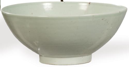 Gran cuenco de porcelana china con vidriado qing bai y dranes en decoración secreta an-hua, Dinastía Qng S. XVIII.