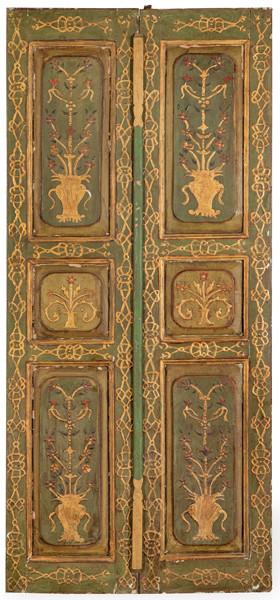 Pareja de puertas de madera pintadas