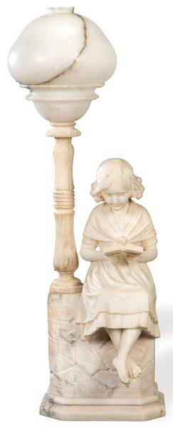 Lámpara de mesa en alabastro tallado con figura de niña leyendo, Italia pp. S. XX.