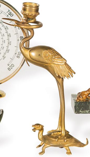  Candelero de estilo japonés de bronce dorado, S. XIX.