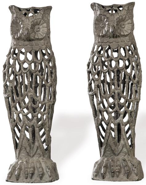 Pareja de buhos de hierro colado y calado para jardín.