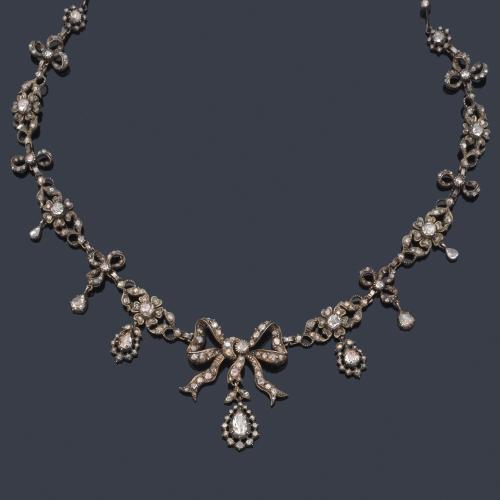 Collar época Victoriana con diamantes talla holandesa y rosa en montura de oro amarillo de 9K y plata. Circa 1860 - 1880.