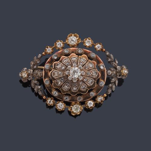 Broche época Victoriana con diamantes talla antigua y 'old cushion' de aprox. 1,90 ct en total. Finales S. XIX.