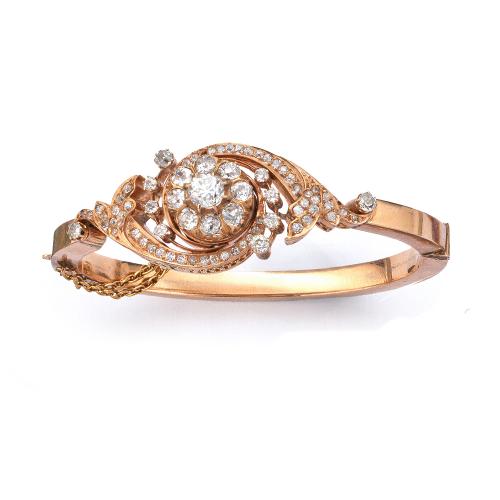 Pulsera con diseño de rosetón central con diamantes talla 'old cut' y antigua  de aprox. 3,80 ct en total. Finales S. XIX.