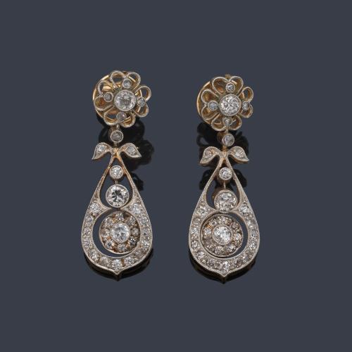 Pendientes largos época 'Eduardiana' con diamantes talla antigua y 8/8 de aprox. 1,70 ct en total. Circa 1910.