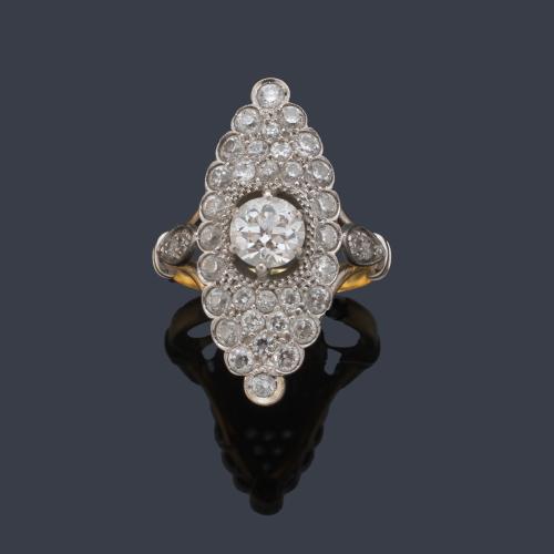  Anillo lanzadera con diamantes talla antigua de aprox. 2,25 ct en total.